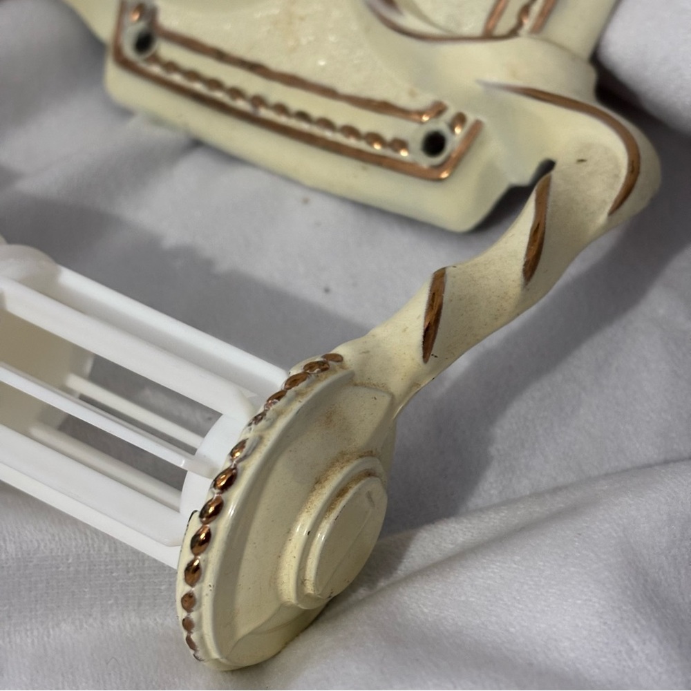 Vintage Amerock French Provincial Gold painted metal Toilet Paper Holder 1970s - Picture 3 of 8